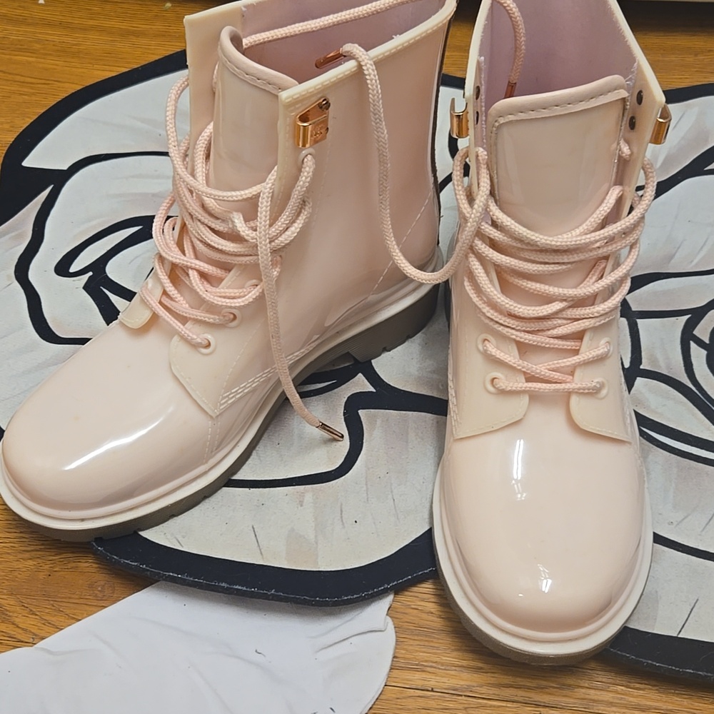 Michael Kors Blush Pink Tavie Rain Booties Women's Size 6 - Picture 2 of 8
